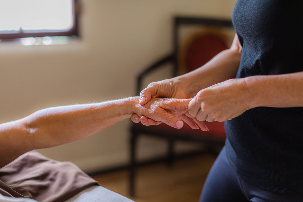 La Vida Spa, therapist massaging clients hands