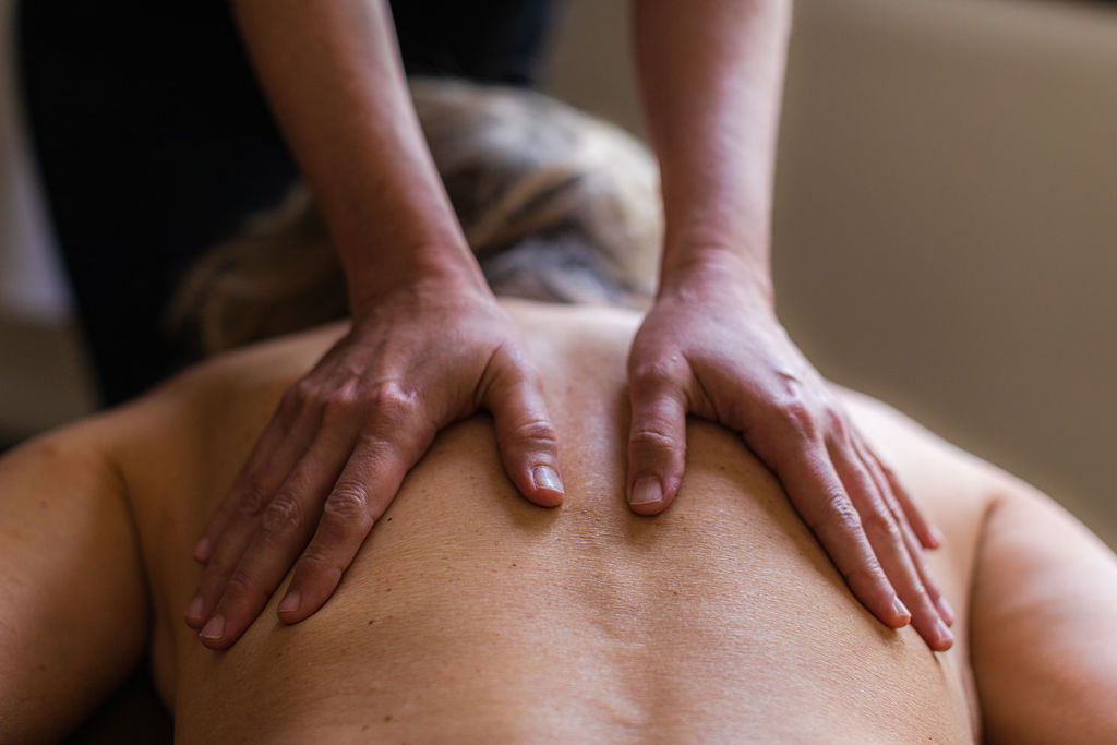 La Vida Spa Deep Tissue Massage, therapists hands massaging clients back